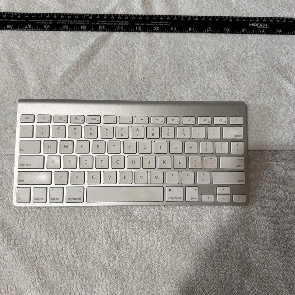 Apple Magic Keyboard A1314 Bluetooth Wireless Mac Aluminum White QWERTY